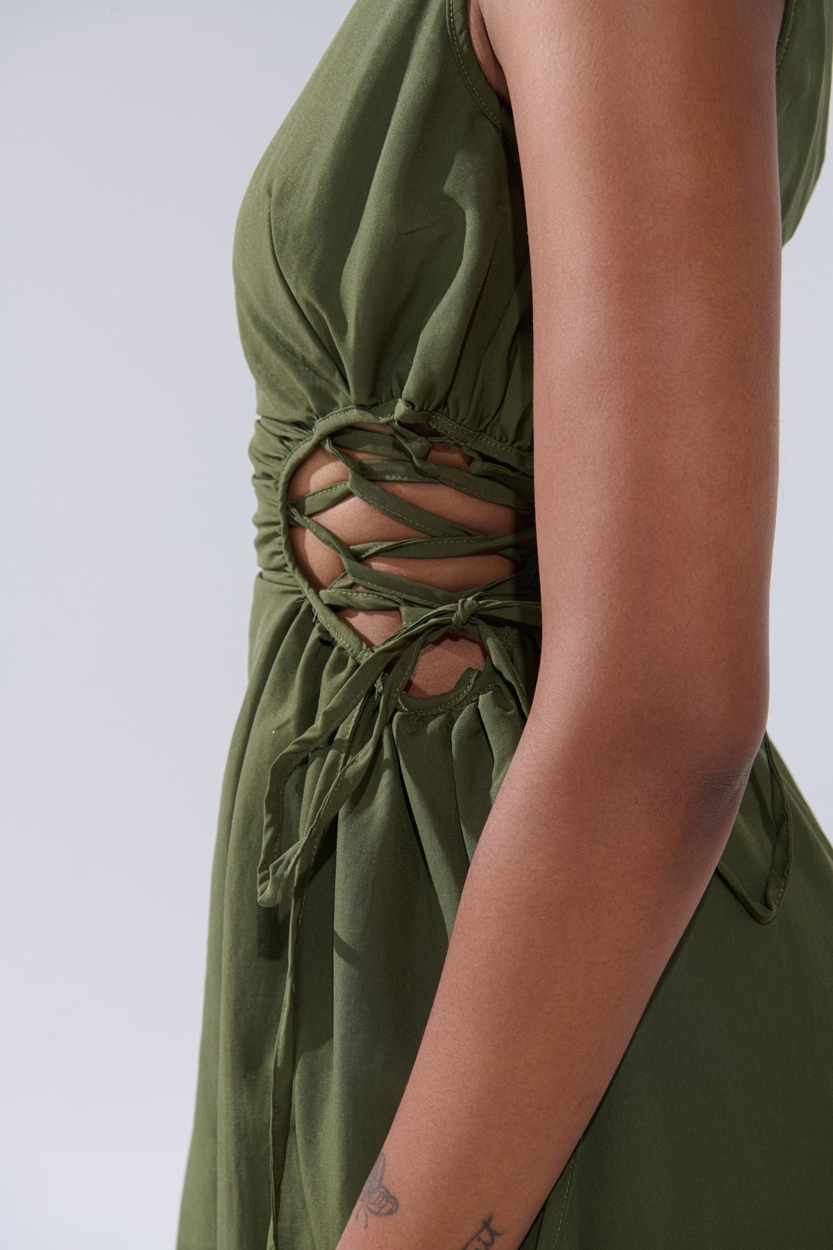 ALINA LACE UP DETAIL MAXI DRESS IN OLIVE