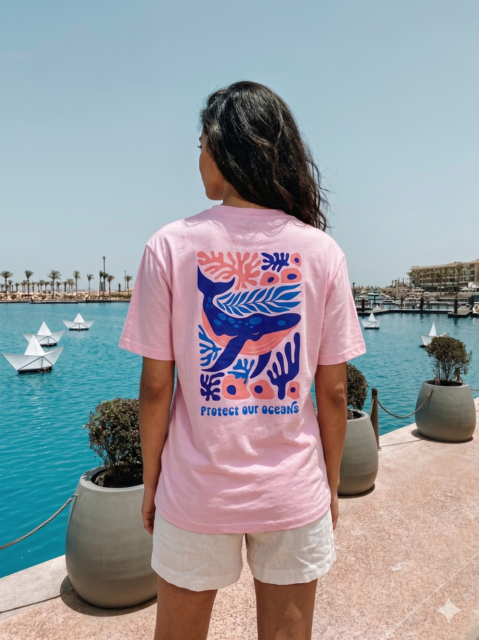Blue & Pink Whale- Oversize unisex T-shirt