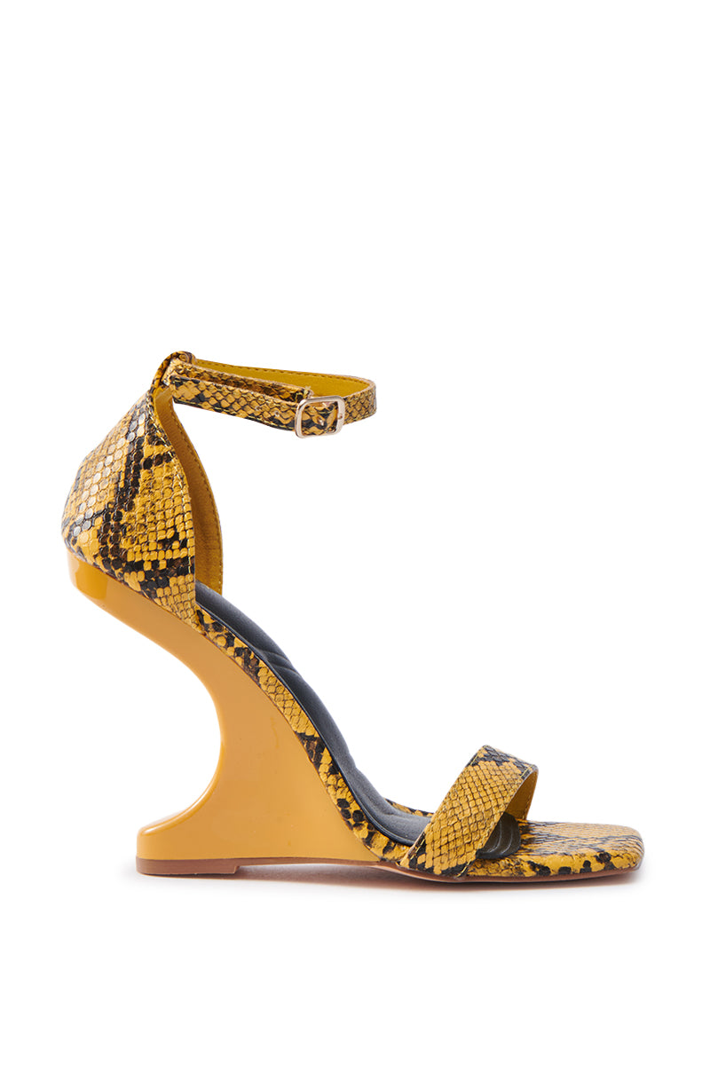 AKIRA AALTO YELLOW SNAKE SANDAL