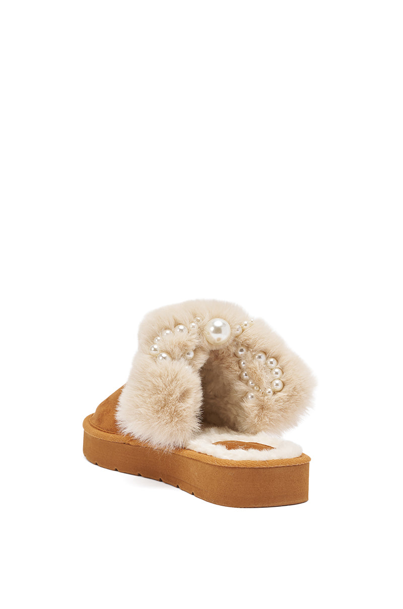AKIRA BOONE CAMEL SLIPPER WITH PEARLS