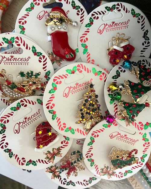 DEAL #32 Christmas Brooch - Deer Creek Mercantile