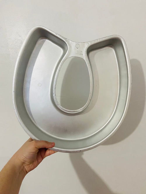 Vintage Horseshoe Cake Pan - Deer Creek Mercantile