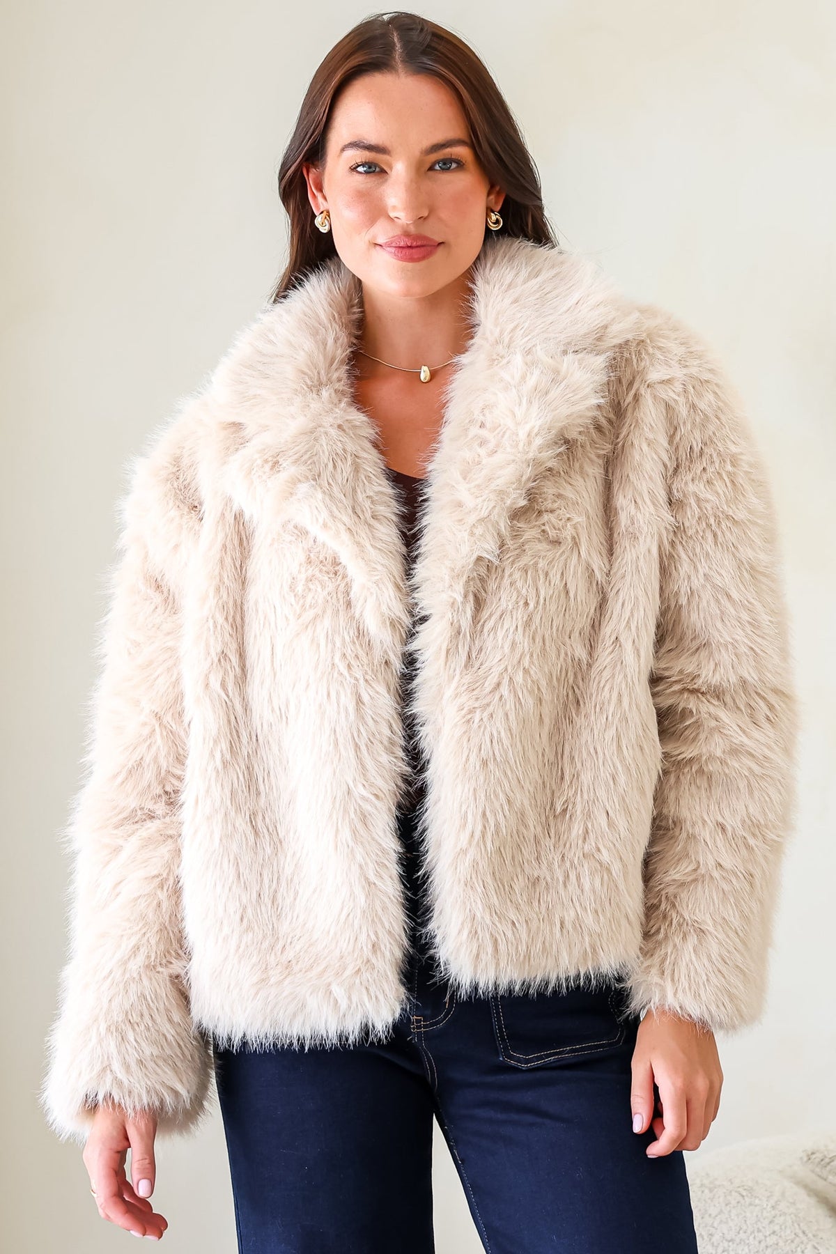 Letoile Coat - Notched Collar Faux Fur Jacket with Pockets in Beige