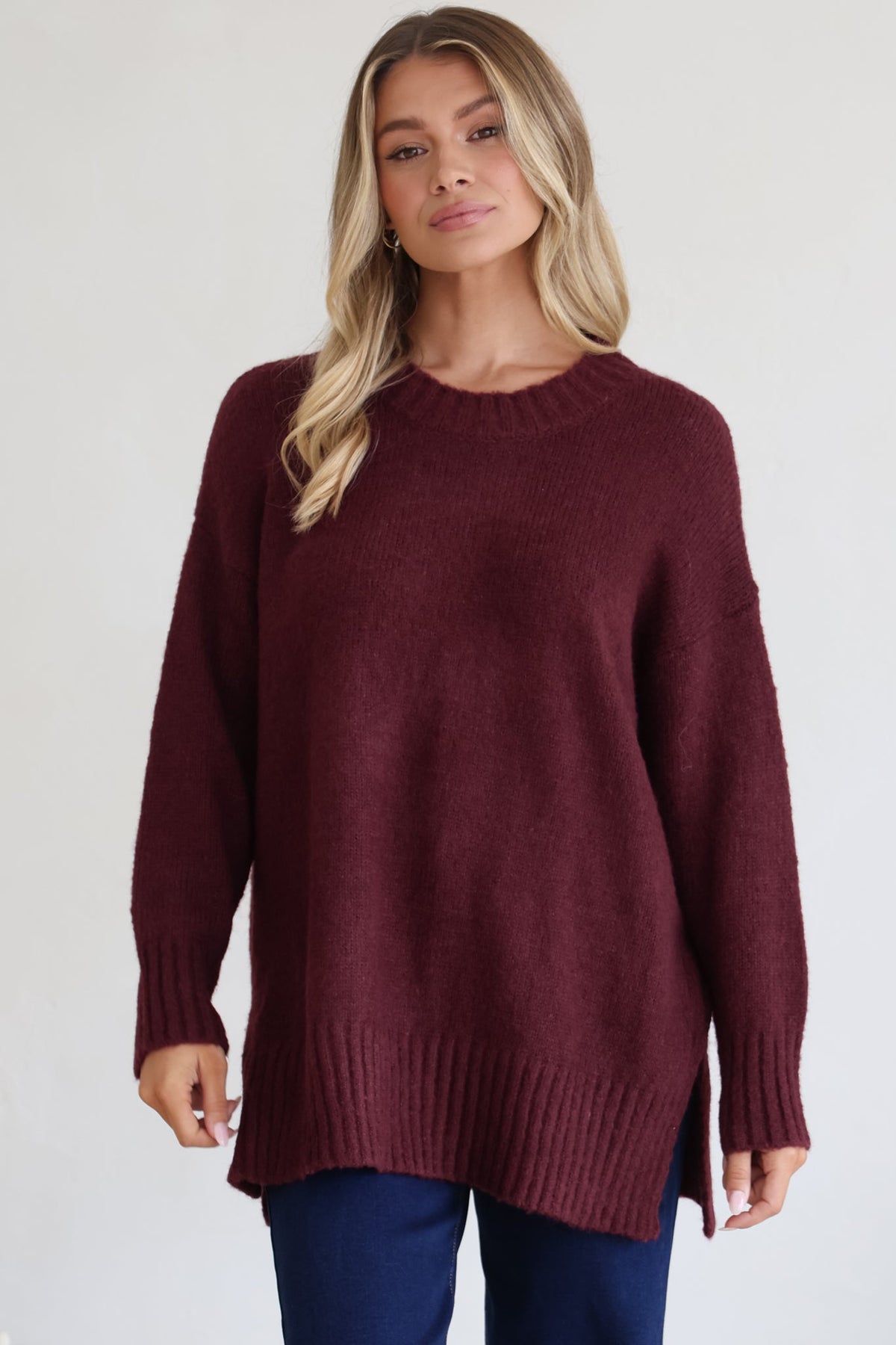 Sammy Jumper - Crew Neck Ribbed Shark Bite Hemline Jumper in Wine