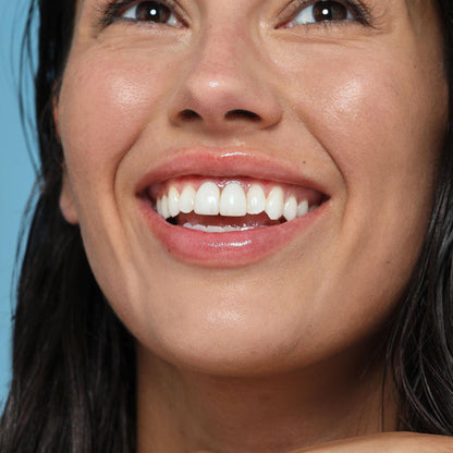 Hydrated, glowing skin texture after using cooling primer stick
